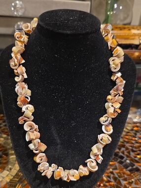 Vintage Shell Curl Necklace - Brown & Cream